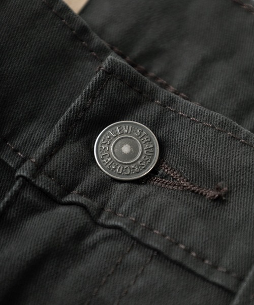 Levi's(リーバイス)の「【Levi’s/リーバイス】502 レギュラーテーパード ストレッチ 5ポケット カラーツイルパンツ/502 REGULAR TAPER COLOR PANTS/ジーンズ/チャコールグレー(チノパンツ・メンズ・チャコールグレー・33inch/29inch/31inch/36inch/34inch/28inch/30inch/32inch)」の3枚目の写真