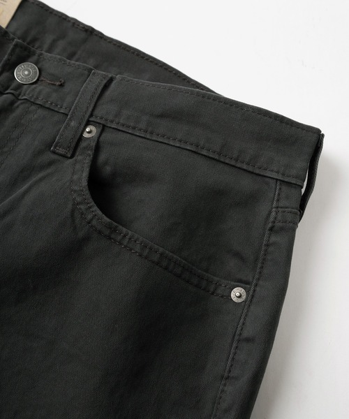 Levi's(リーバイス)の「【Levi’s/リーバイス】502 レギュラーテーパード ストレッチ 5ポケット カラーツイルパンツ/502 REGULAR TAPER COLOR PANTS/ジーンズ/チャコールグレー(チノパンツ・メンズ・チャコールグレー・33inch/29inch/31inch/36inch/34inch/28inch/30inch/32inch)」の4枚目の写真