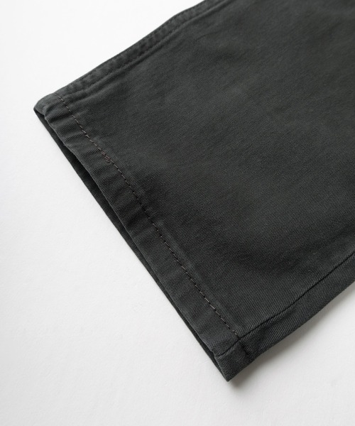 Levi's(リーバイス)の「【Levi’s/リーバイス】502 レギュラーテーパード ストレッチ 5ポケット カラーツイルパンツ/502 REGULAR TAPER COLOR PANTS/ジーンズ/チャコールグレー(チノパンツ・メンズ・チャコールグレー・33inch/29inch/31inch/36inch/34inch/28inch/30inch/32inch)」の10枚目の写真