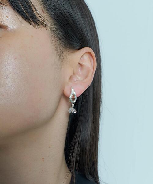 SMELLY(スメリー)の「SMELLY so’ crystal drop pierce(ピアス(両耳用)・レディース・シルバー系その他・-)」の8枚目の写真