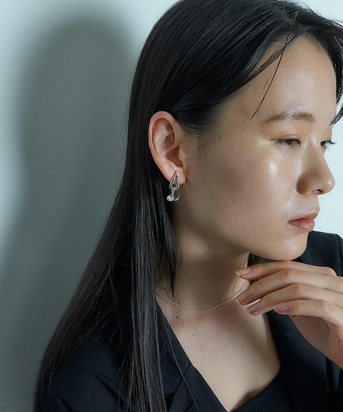SMELLY(スメリー)の「SMELLY so’ crystal drop pierce(ピアス(両耳用)・レディース・シルバー系その他・-)」の10枚目の写真