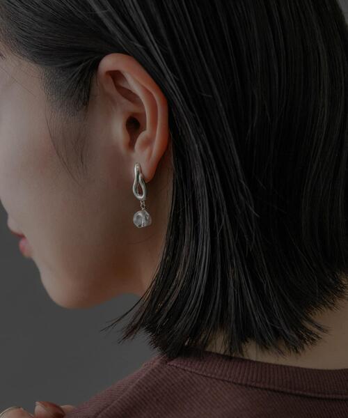 SMELLY(スメリー)の「SMELLY so’ crystal drop pierce(ピアス(両耳用)・レディース・シルバー系その他・-)」の7枚目の写真