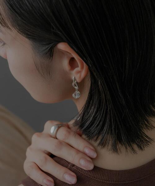 SMELLY(スメリー)の「SMELLY so’ crystal drop pierce(ピアス(両耳用)・レディース・シルバー系その他・-)」の6枚目の写真