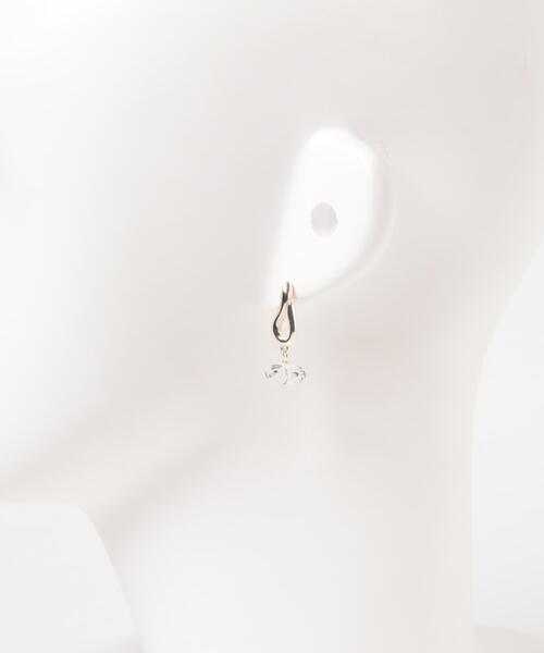 SMELLY(スメリー)の「SMELLY so’ crystal drop pierce(ピアス(両耳用)・レディース・シルバー系その他・-)」の4枚目の写真