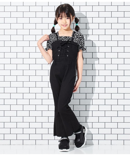 ANAP kids(アナップキッズ)の「レースアップ フレア サロペット 【ジュニアお揃い】(サロペット/オーバーオール・キッズ・ライトブルー/ブラック・110cm/120cm/130cm)」の4枚目の写真