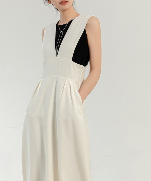 DAY CLOSET（デイ クローゼット）の「【すらっと細見え/裏地付き】きれいめ Ｖネック フレア シルエット ジャンスカ レディース（ジャンパースカート・レディース・モカ/ブラック/ホワイト・M/S）」の3枚目の写真