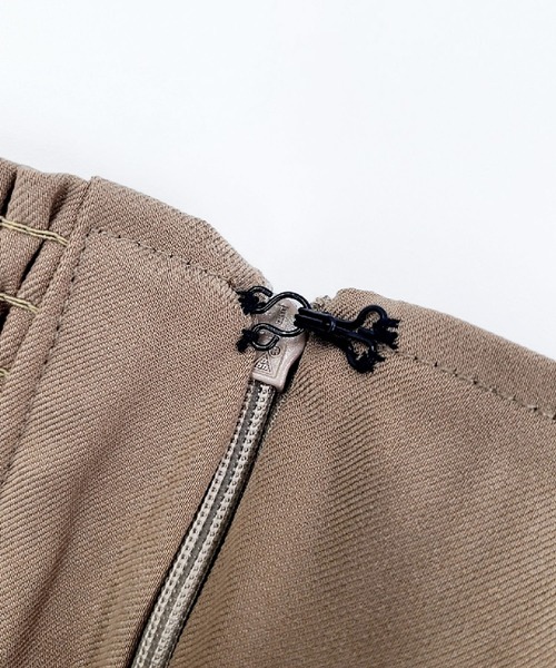 DAY CLOSET（デイ クローゼット）の「【すらっと細見え/裏地付き】きれいめ Ｖネック フレア シルエット ジャンスカ レディース（ジャンパースカート・レディース・モカ/ブラック/ホワイト・M/S）」の22枚目の写真