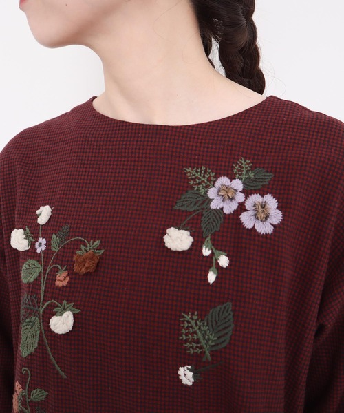 l'atelier du savon(アトリエドサボン)の「●立体刺繍 ラズベリーの実 ワンピース(ワンピース・レディース・ブラック/レッド・FREE)」の4枚目の写真