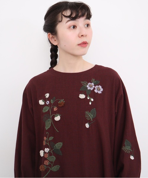 l'atelier du savon(アトリエドサボン)の「●立体刺繍 ラズベリーの実 ワンピース(ワンピース・レディース・ブラック/レッド・FREE)」の3枚目の写真