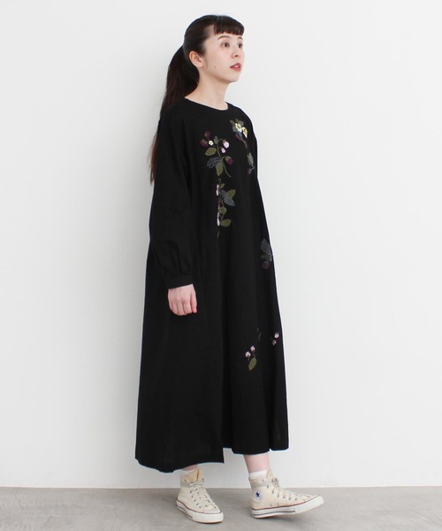 l'atelier du savon(アトリエドサボン)の「●立体刺繍 ラズベリーの実 ワンピース(ワンピース・レディース・ブラック/レッド・FREE)」の16枚目の写真