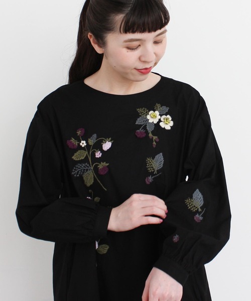 l'atelier du savon(アトリエドサボン)の「●立体刺繍 ラズベリーの実 ワンピース(ワンピース・レディース・ブラック/レッド・FREE)」の11枚目の写真