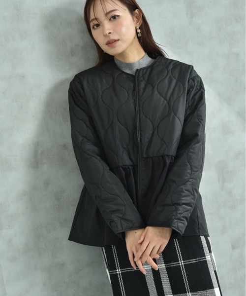 INTERPLANET（インタープラネット）の「タフタ＊キルトペプラムショートコート（その他アウター・レディース・オフホワイト/ブラック・FREE）」の4枚目の写真