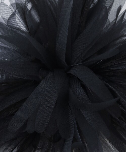 allureville(アルアバイル)の「フェザーオーガンブローチ(ブローチ/コサージュ・レディース・アイボリー/グレー系その他/ブラック・FREE)」の8枚目の写真