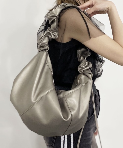 ソフトメタリックシャーリングショルダーバッグ／softmetallic  