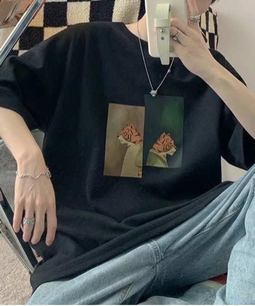 NOWLE（ノウル）の「【NOWLE】ビッグシルエット グラフィック フロント プリント 半袖 Tシャツ（Tシャツ/カットソー・メンズ・ホワイト系その他2/ホワイト系3/ホワイト系5/ブラック系その他/ブラック系その他3/ブラック系2/ブラック系4/ホワイト系1/ホワイト系2/ブラック系その他2/ブラック系5/ブラック系6/ブラック系7/ブラック系8/ブラック系9/ホワイト系その他/ホワイト系その他3/ホワイト系4/ホワイト系6/ブラック系1/ブラック系3/ホワイト系7/ホワイト系8/ホワイト系9・MEDIUM/LARGE/X-LARGE）」の21枚目の写真