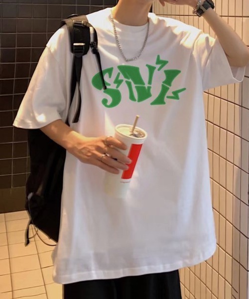 NOWLE（ノウル）の「【NOWLE】ビッグシルエット グラフィック フロント プリント 半袖 Tシャツ（Tシャツ/カットソー・メンズ・ホワイト系その他2/ホワイト系3/ホワイト系5/ブラック系その他/ブラック系その他3/ブラック系2/ブラック系4/ホワイト系1/ホワイト系2/ブラック系その他2/ブラック系5/ブラック系6/ブラック系7/ブラック系8/ブラック系9/ホワイト系その他/ホワイト系その他3/ホワイト系4/ホワイト系6/ブラック系1/ブラック系3/ホワイト系7/ホワイト系8/ホワイト系9・MEDIUM/LARGE/X-LARGE）」の2枚目の写真