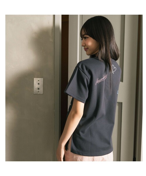 PINK-latte(ピンクラテ)の「◆【130cmあり】ミックスロゴゆるTシャツ(Tシャツ/カットソー・キッズ・ライトグレー/オフホワイト/チャコールグレー・13/14/15 /16)」の4枚目の写真