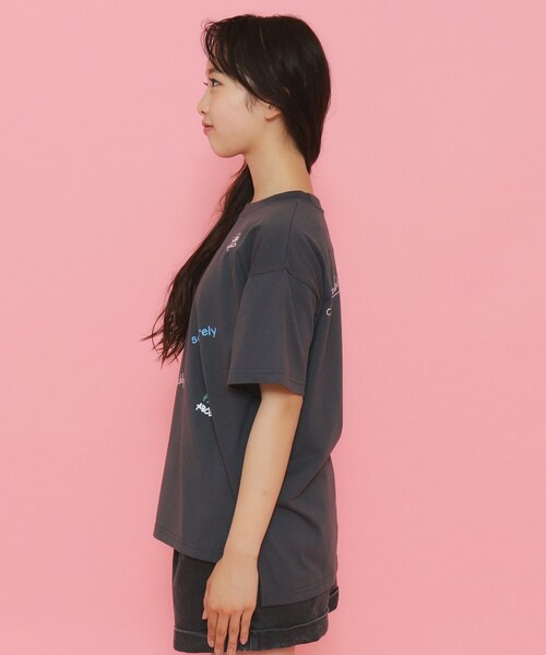PINK-latte(ピンクラテ)の「◆【130cmあり】ミックスロゴゆるTシャツ(Tシャツ/カットソー・キッズ・ライトグレー/オフホワイト/チャコールグレー・13/14/15 /16)」の18枚目の写真
