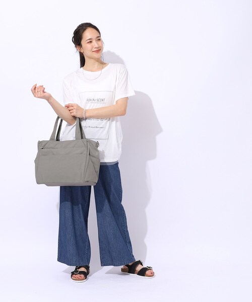 SHOO・LA・RUE(シューラルー)の「◆【撥水/2WAY/キャリーオン】10ポケスクエアミニボストンバッグ(ボストンバッグ・レディース・ベージュ/ブラック/ダークグレー・00)」の11枚目の写真