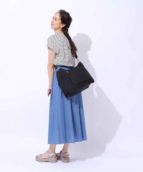 SHOO・LA・RUE(シューラルー)の「◆【撥水/2WAY/キャリーオン】10ポケスクエアミニボストンバッグ(ボストンバッグ・レディース・ベージュ/ブラック/ダークグレー・00)」の12枚目の写真