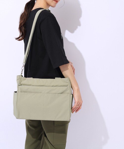 SHOO・LA・RUE(シューラルー)の「◆【撥水/2WAY/キャリーオン】10ポケスクエアミニボストンバッグ(ボストンバッグ・レディース・ベージュ/ブラック/ダークグレー・00)」の14枚目の写真