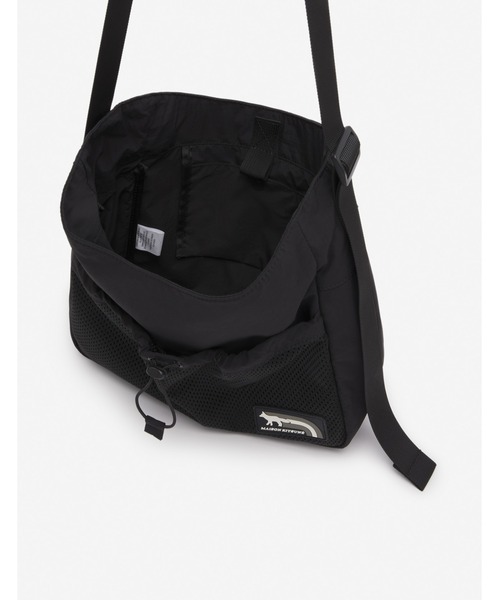 【Maison Kitsune 】フォックス メッセンジャー バッグ Maison Kitsune（メゾンキツネ）の「FLASH FOX MESSENGERBAG