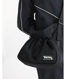 【Maison Kitsune 】フォックス メッセンジャー バッグ Maison Kitsune フラッシュ フォックス メッセンジャー バッグ