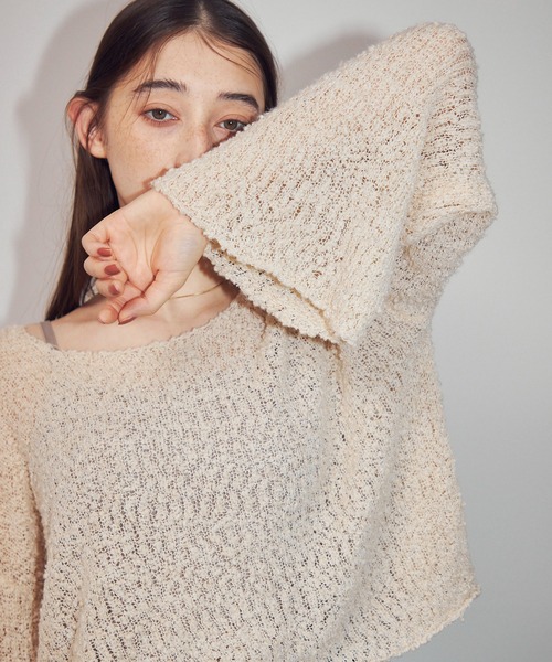 MOCOA'S（モコアズ）の「ワイドカフスオーバーニット（ニット/セーター・レディース・ピンク/グレー/ナチュラル・FREE）」の2枚目の写真