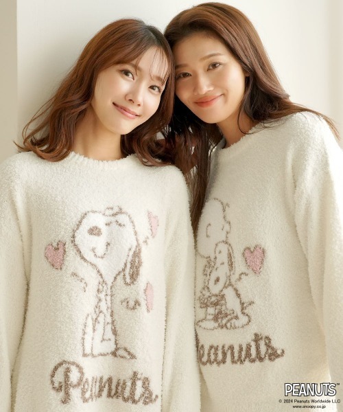 aimerfeel(エメフィール)の「×【家族・カップルでお揃いOK!ふんわりもっちりニットのルームウェア】PEANUTS スヌーピー モールニット 上下セット (男女兼用サイズ)(ルームワンピース・レディース・オフホワイト・MEDIUM/LARGE)」の7枚目の写真