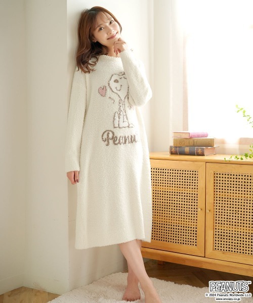 aimerfeel(エメフィール)の「×【家族・カップルでお揃いOK!ふんわりもっちりニットのルームウェア】PEANUTS スヌーピー モールニット 上下セット (男女兼用サイズ)(ルームワンピース・レディース・オフホワイト・MEDIUM/LARGE)」の12枚目の写真