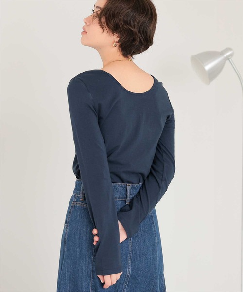 titivate(ティティベイト)の「バックUネックロングスリーブカットソー(Tシャツ/カットソー・レディース・ホワイト系その他/オフホワイト/ブラック/ブルー系その他/ネイビー/ブラウン・S/M)」の17枚目の写真