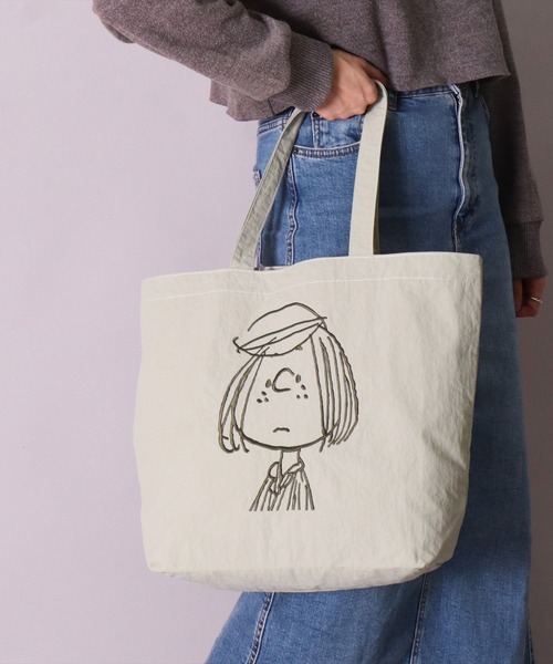 PEANUTS（ピーナッツ）の「(ACT)【PEANUTS】フェイス 刺繍 ナイロン トートバッグ（トートバッグ・レディース・ライトピンク/ダークベージュ/ブラック/チャコールグレー/スカイブルー/アイボリー/セージグリーン/イエロー・ONE SIZE）」の6枚目の写真