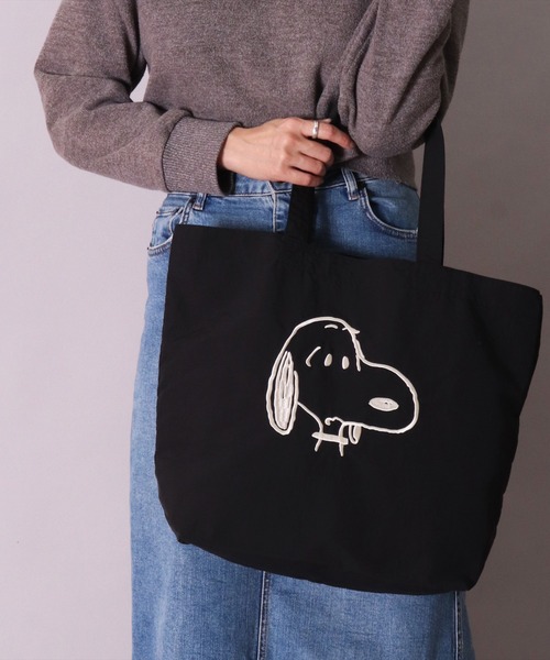 PEANUTS（ピーナッツ）の「(ACT)【PEANUTS】フェイス 刺繍 ナイロン トートバッグ（トートバッグ・レディース・ライトピンク/ダークベージュ/ブラック/チャコールグレー/スカイブルー/アイボリー/セージグリーン/イエロー・ONE SIZE）」の3枚目の写真