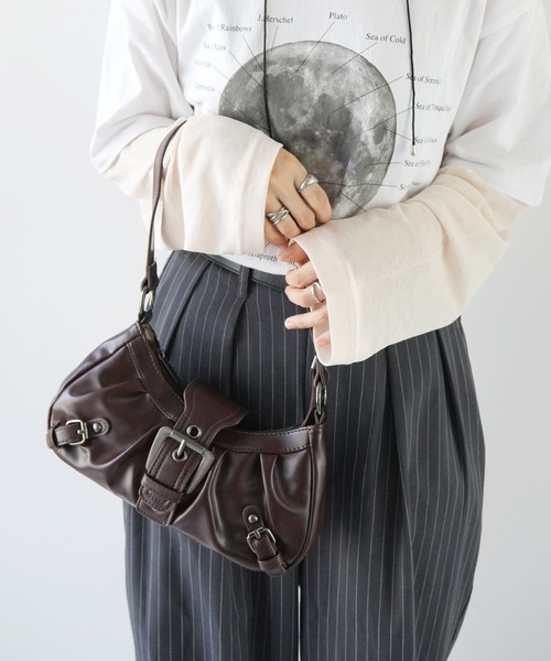 Port（ポート）の「【 Port / ポート 】 ベルト バックル ワンハンドル ショルダーバッグ（ハンドバッグ・レディース・レッド/シルバー/ダークブラウン/ブラック/イエロー/ブラウン・FREE）」の4枚目の写真