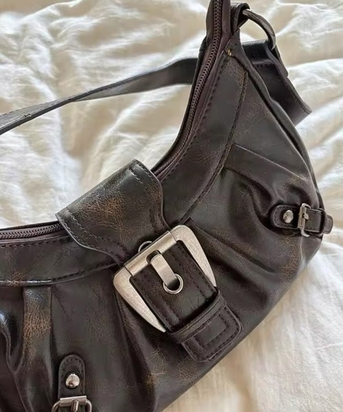 Port（ポート）の「【 Port / ポート 】 ベルト バックル ワンハンドル ショルダーバッグ（ハンドバッグ・レディース・レッド/シルバー/ダークブラウン/ブラック/イエロー/ブラウン・FREE）」の11枚目の写真