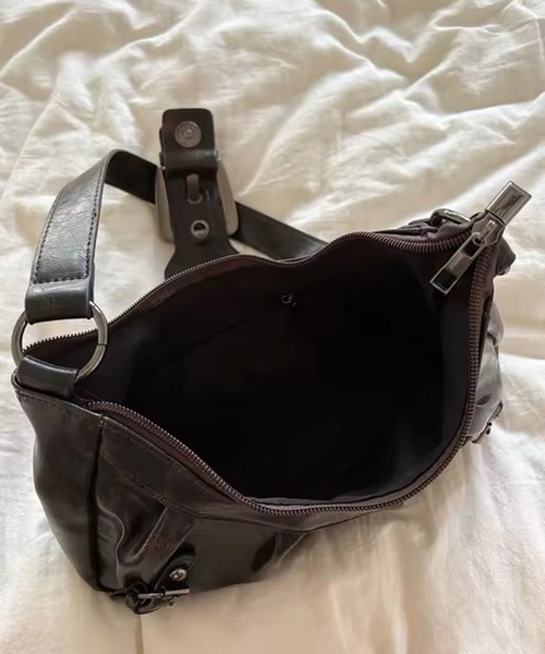 Port（ポート）の「【 Port / ポート 】 ベルト バックル ワンハンドル ショルダーバッグ（ハンドバッグ・レディース・レッド/シルバー/ダークブラウン/ブラック/イエロー/ブラウン・FREE）」の12枚目の写真