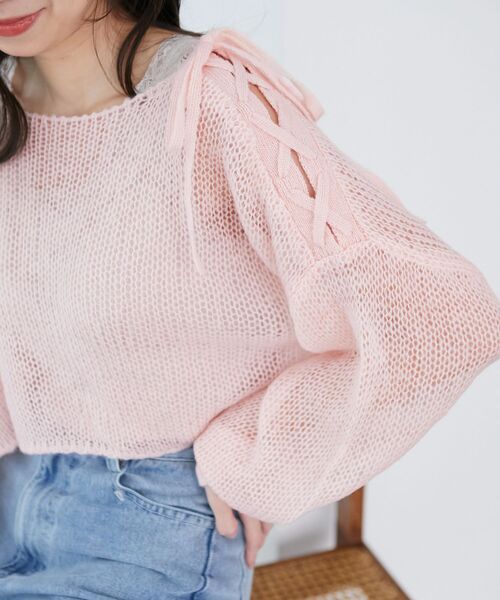 MAJESTIC LEGON（マジェスティックレゴン）の「レースアップメッシュニット（ニット/セーター・レディース・イエロー/ピンク/アイボリー/チャコールグレー・MEDIUM）」の4枚目の写真