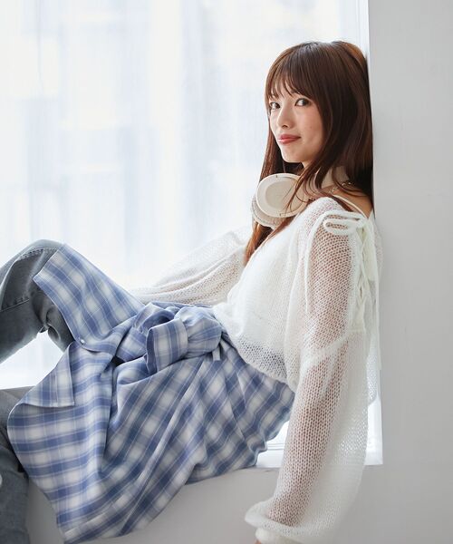 MAJESTIC LEGON（マジェスティックレゴン）の「レースアップメッシュニット（ニット/セーター・レディース・イエロー/ピンク/アイボリー/チャコールグレー・MEDIUM）」の11枚目の写真