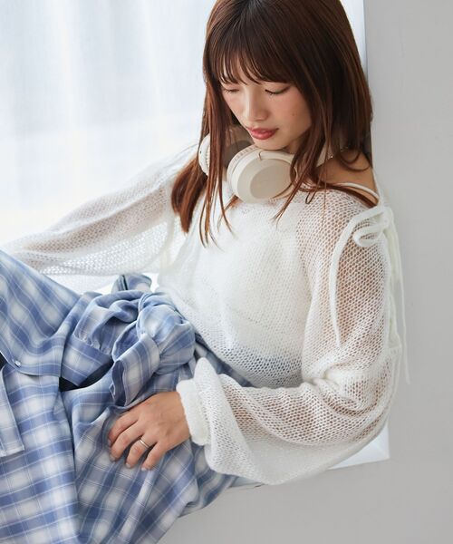 MAJESTIC LEGON（マジェスティックレゴン）の「レースアップメッシュニット（ニット/セーター・レディース・イエロー/ピンク/アイボリー/チャコールグレー・MEDIUM）」の12枚目の写真