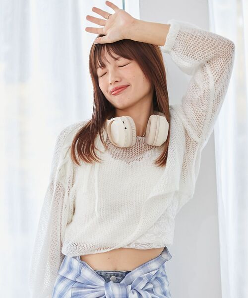 MAJESTIC LEGON（マジェスティックレゴン）の「レースアップメッシュニット（ニット/セーター・レディース・イエロー/ピンク/アイボリー/チャコールグレー・MEDIUM）」の13枚目の写真