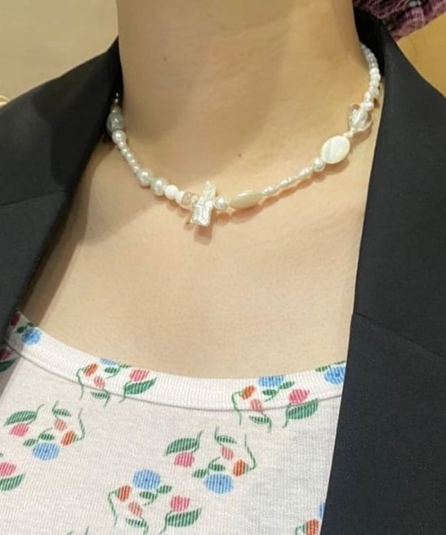 Ray BEAMS(レイビームス)の「パール & シェル ネックレス(ネックレス・レディース・ホワイト・ONE SIZE)」の1枚目の写真
