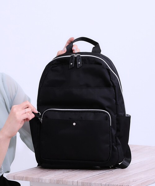 SHOO・LA・RUE(シューラルー)の「【撥水/背中ポケット】整理整頓できちゃうリュック(バックパック/リュック・レディース・グレー系3/ブラック系5/ブラック系4・00)」の3枚目の写真