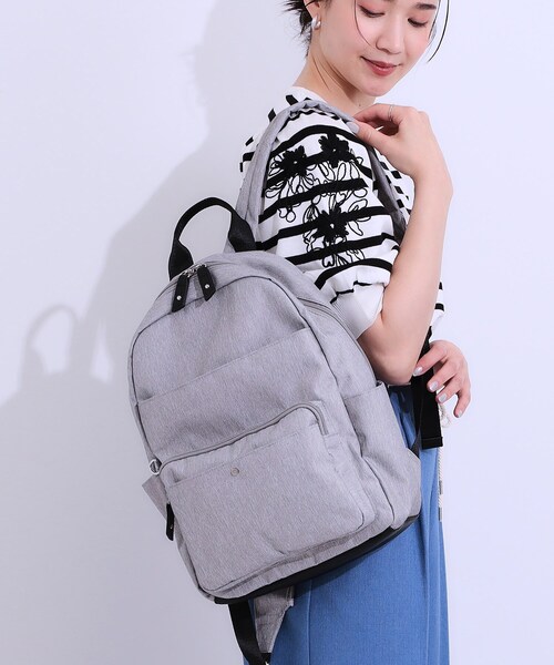 SHOO・LA・RUE(シューラルー)の「【撥水/背中ポケット】整理整頓できちゃうリュック(バックパック/リュック・レディース・グレー系3/ブラック系5/ブラック系4・00)」の1枚目の写真