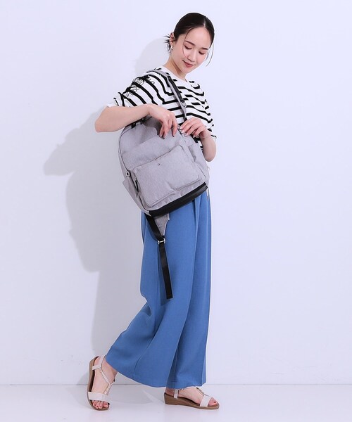 SHOO・LA・RUE(シューラルー)の「【撥水/背中ポケット】整理整頓できちゃうリュック(バックパック/リュック・レディース・グレー系3/ブラック系5/ブラック系4・00)」の5枚目の写真