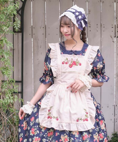 axes femme kawaii クラシックベリー刺繍エプロン（キナリ） axes femme kawaii（アクシーズファムカワイイ）の「クラシックベリー