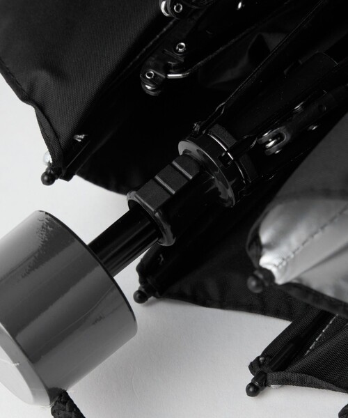 Traditional Weatherwear（トラディショナルウェザーウェア）の「【別注】＜Traditional Weatherwear＞ライト ウェイト アンブレラ / 折りたたみ傘 / レイン / 晴雨兼用 -UVカット-（折りたたみ傘・レディース・シルバー/ゴールド・FREE）」の5枚目の写真