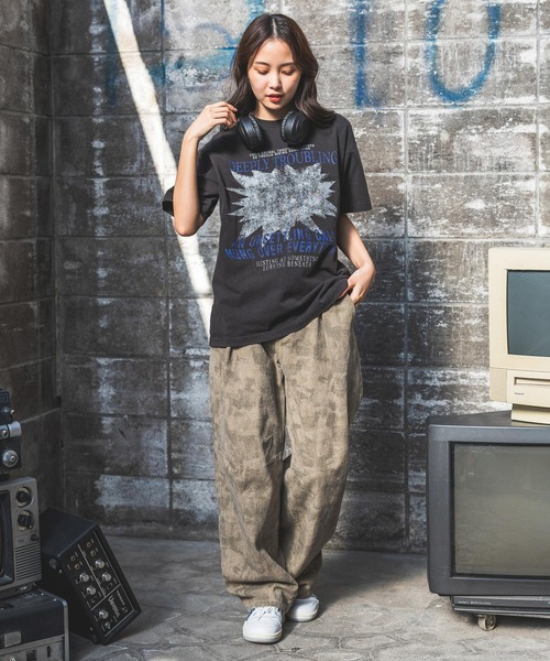 PBLIM(ページボーイリム)の「【UNISEX】スパークグラフィックT(Tシャツ/カットソー・レディース・ブルー/ブラウン/ブラック・SMALL/MEDIUM)」の11枚目の写真