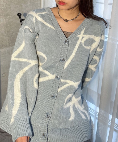 AS KNOW AS plus（アズノゥアズプラス）の「●アソートデザイン フラワー・アート・リボンモチーフ Vネックカーディガン（カーディガン/ボレロ・レディース・チャコールグレー/ライトグレー/ミント・FREE）」の3枚目の写真