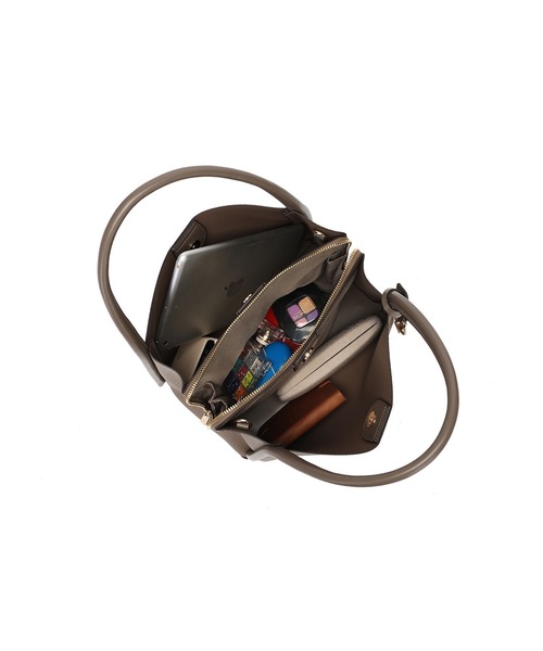 Ungrid(アングリッド)の「【Ungrid/アングリッド】軽量ソフトシュリンク プレートチャーム付ハンドバッグ(ハンドバッグ・レディース・ブラック/オリーブ/アイボリー/グレイッシュベージュ/ダークベージュ・FREE)」の12枚目の写真