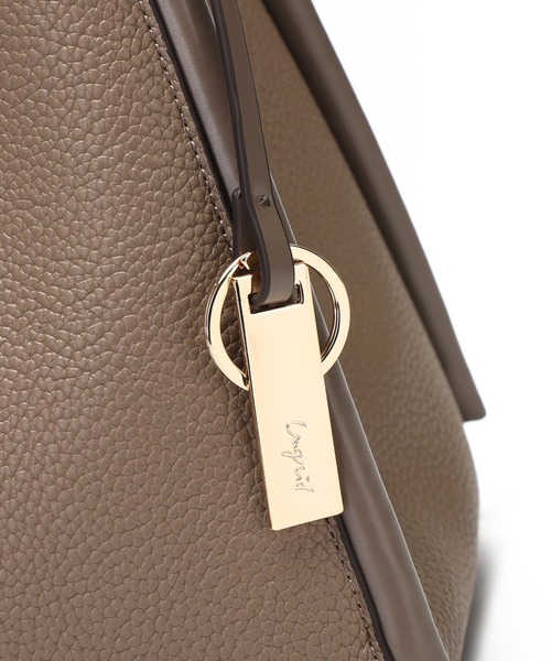 Ungrid(アングリッド)の「【Ungrid/アングリッド】軽量ソフトシュリンク プレートチャーム付ハンドバッグ(ハンドバッグ・レディース・ブラック/オリーブ/アイボリー/グレイッシュベージュ/ダークベージュ・FREE)」の9枚目の写真